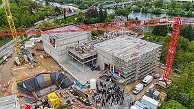 Die Arbeiten am Neubau des Staatsarchivs Kitzingen schreiten voran, Baustellenbild April 2024, Bildrecht Staatliches Bauamt Würzburg Thomas Güra [JPG-Datei]. 